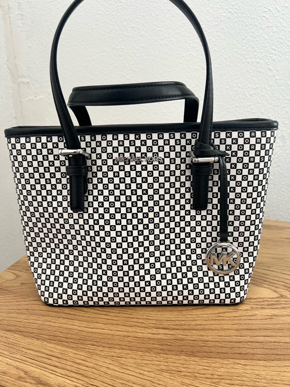 Michael Kors Black & White taxi edition Mini Tote🖤🚕